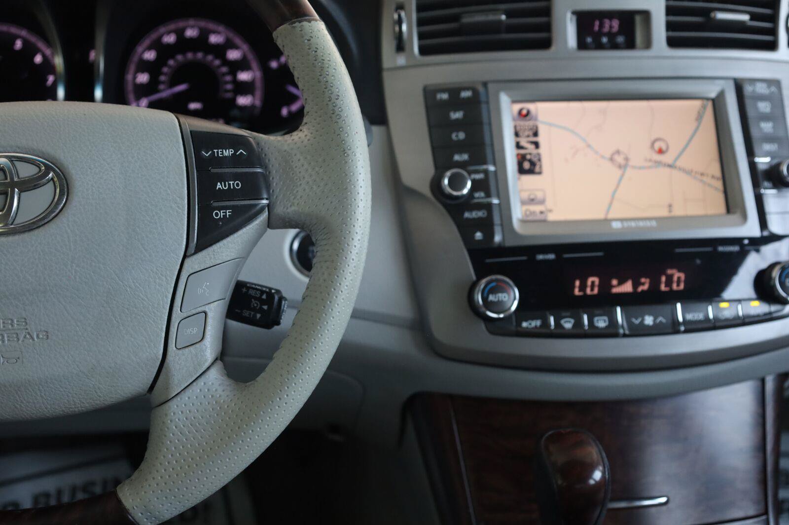 Used 2011 Toyota Avalon Limited FWD image 37