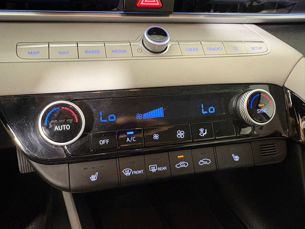 Used 2025 Hyundai Elantra Limited FWD image 29