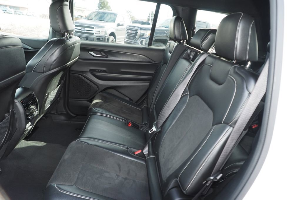 Used 2024 Jeep Grand Cherokee L Laredo AWD/4WD image 13