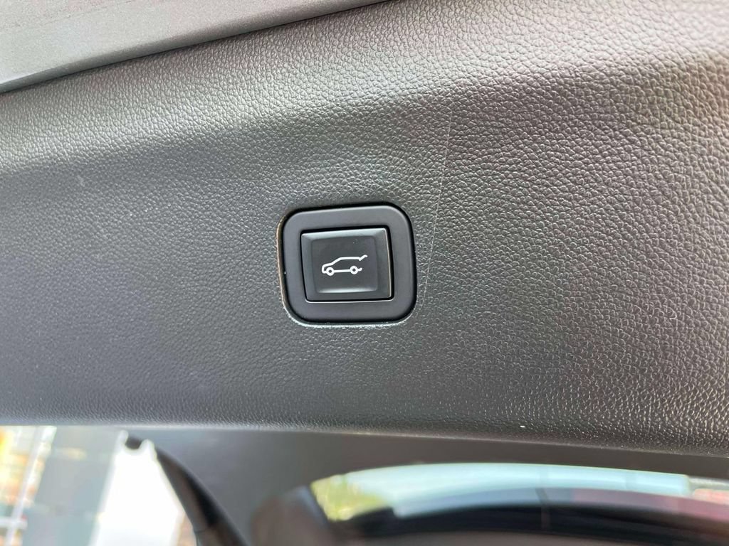 Certified 2018 Buick Enclave Premium w/ Experience Buick Package FWD image 19