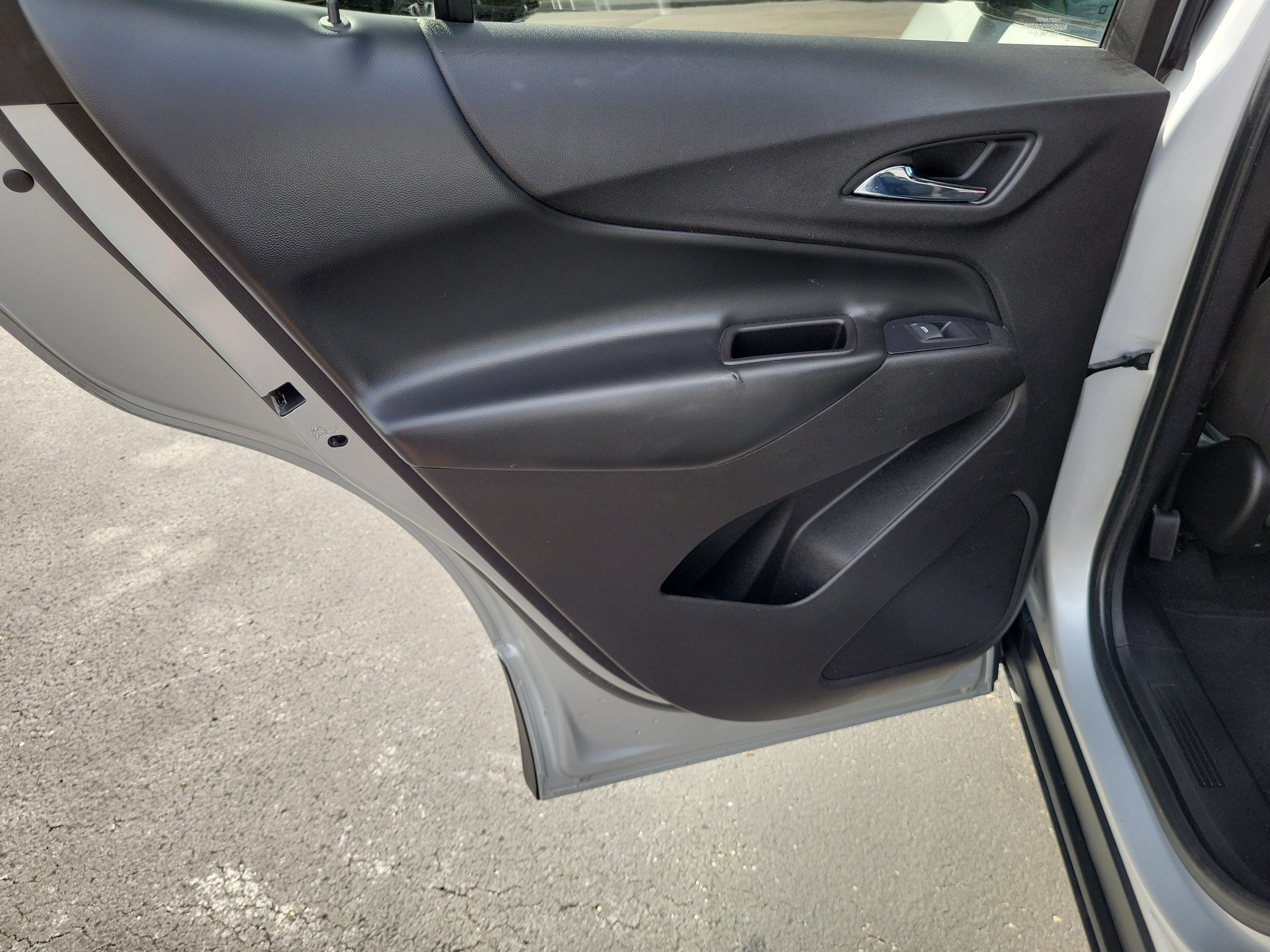 Used 2018 Chevrolet Equinox LT FWD image 14