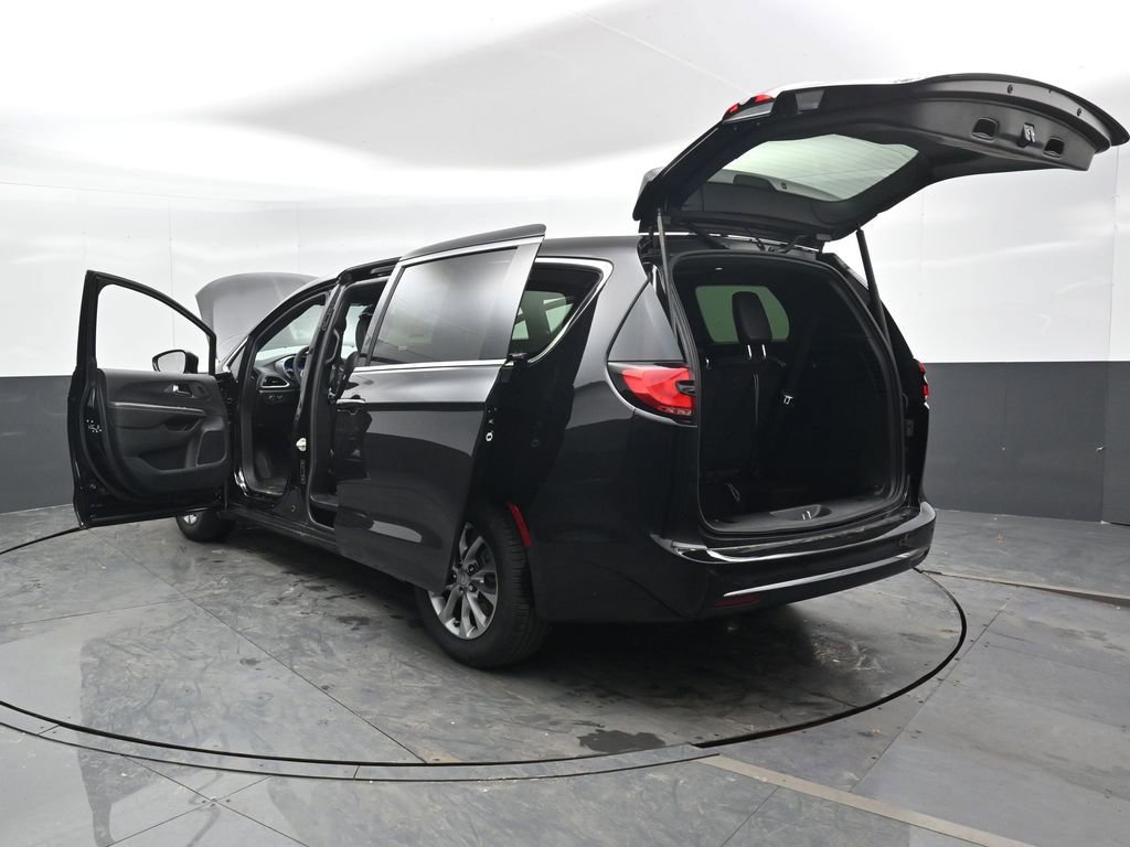 New 2026 Chrysler Pacifica Select AWD/4WD image 48