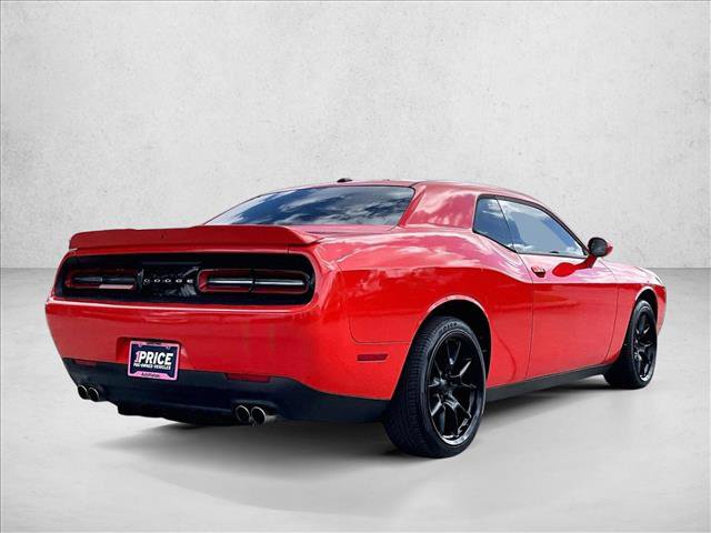 Used 2019 Dodge Challenger SXT image 2