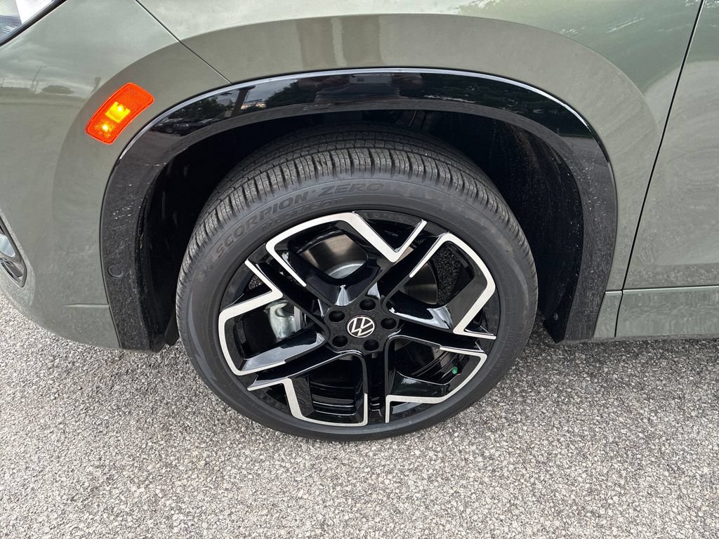New 2026 Volkswagen Tiguan SEL R-Line AWD/4WD image 9