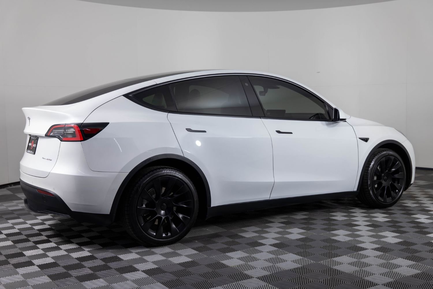 Used 2021 Tesla Model Y Long Range image 8