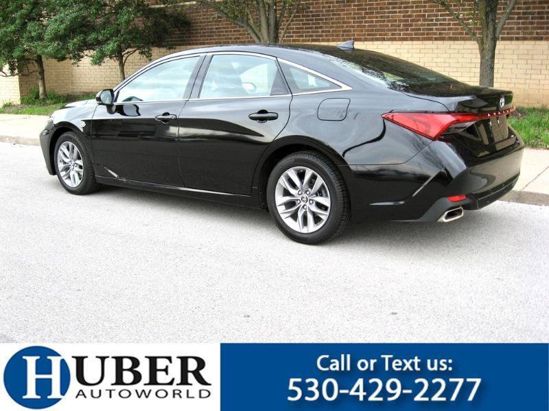 Used 2019 Toyota Avalon XLE FWD image 2