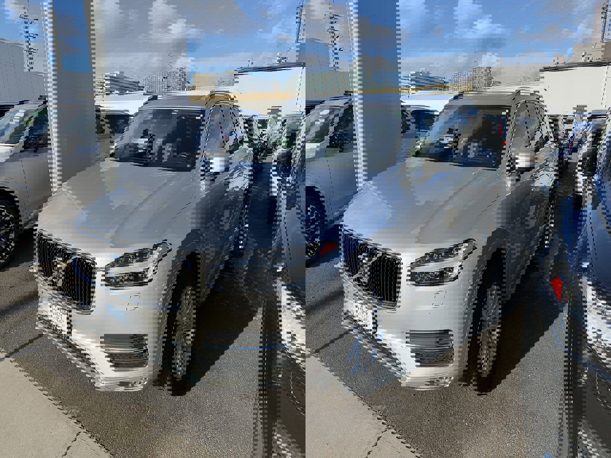 Used 2018 Volvo XC90 T6 Momentum w/ Convenience Package image 3