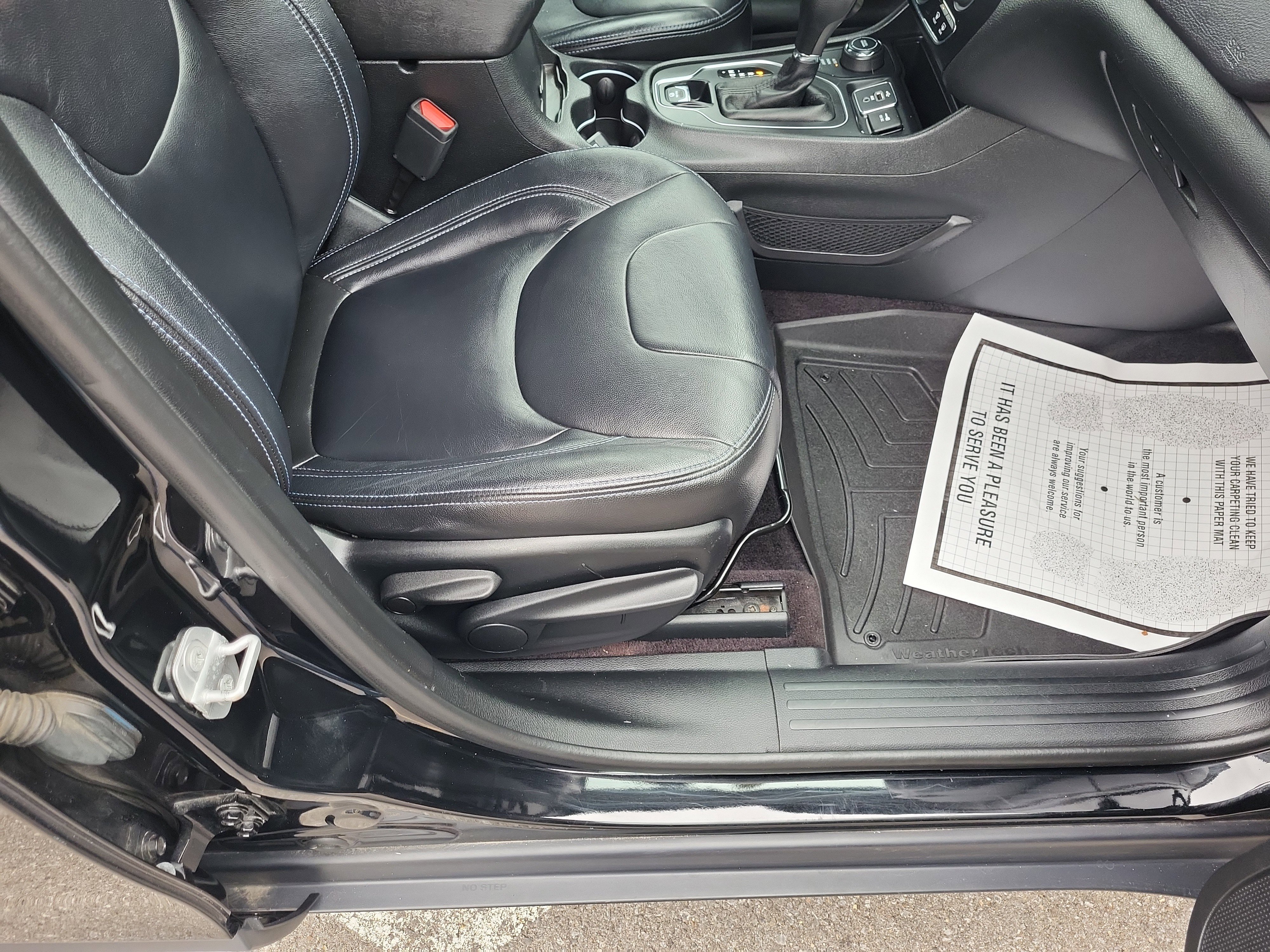 Used 2019 Jeep Cherokee Latitude w/ Popular Appearance Group image 19