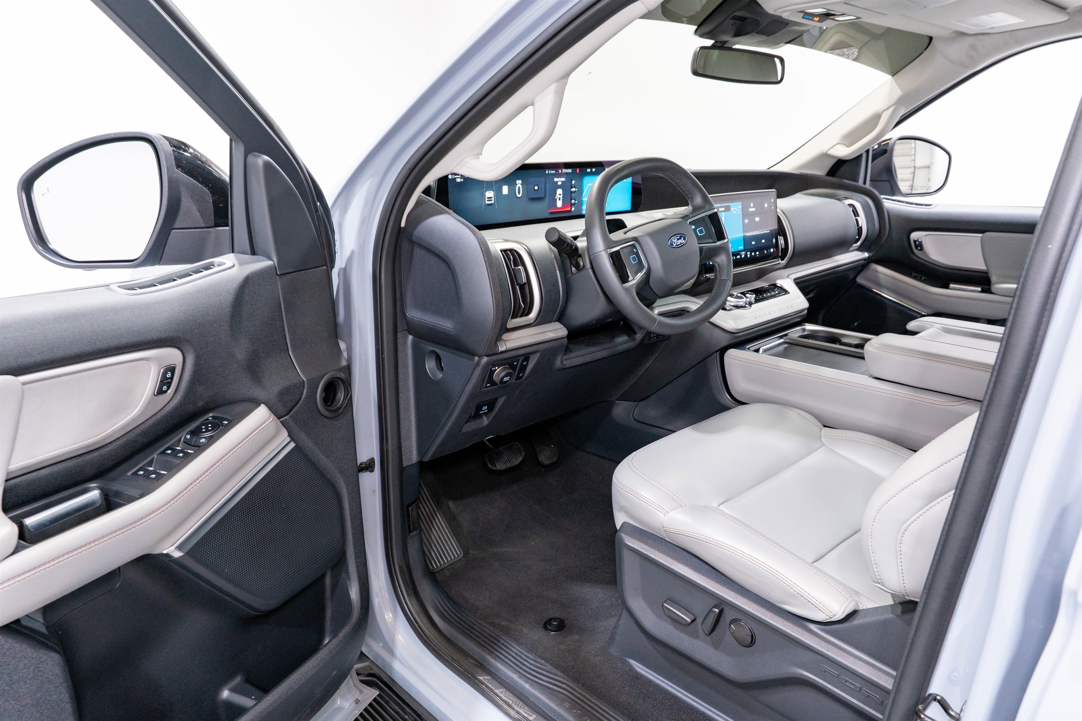 Used 2025 Ford Expedition Active AWD/4WD image 12