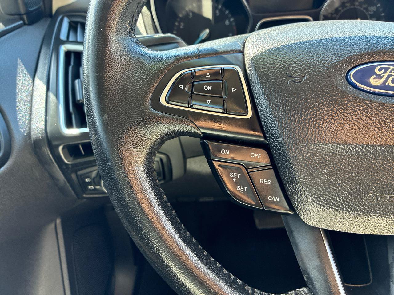 Used 2018 Ford Focus Titanium FWD image 45