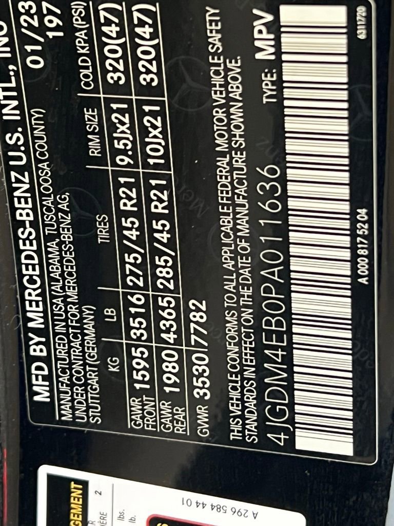 Used 2023 Mercedes-Benz EQS 580 4MATIC SUV w/ Exclusive Trim Package image 16