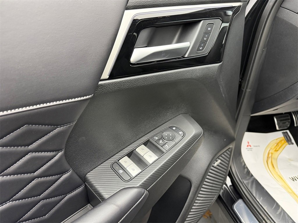 New 2026 Mitsubishi Outlander SEL image 14