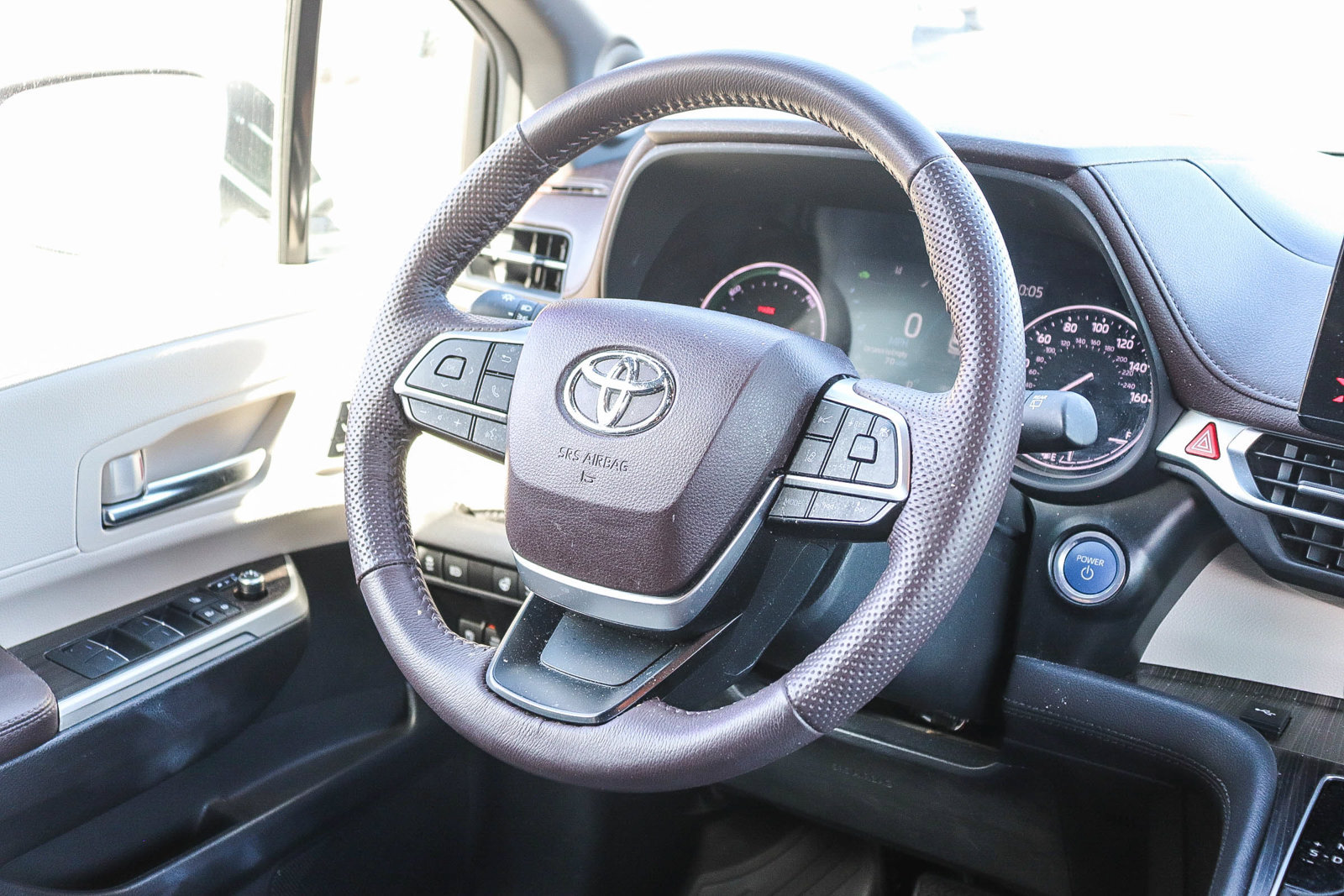 Used 2024 Toyota Sienna Platinum FWD image 16