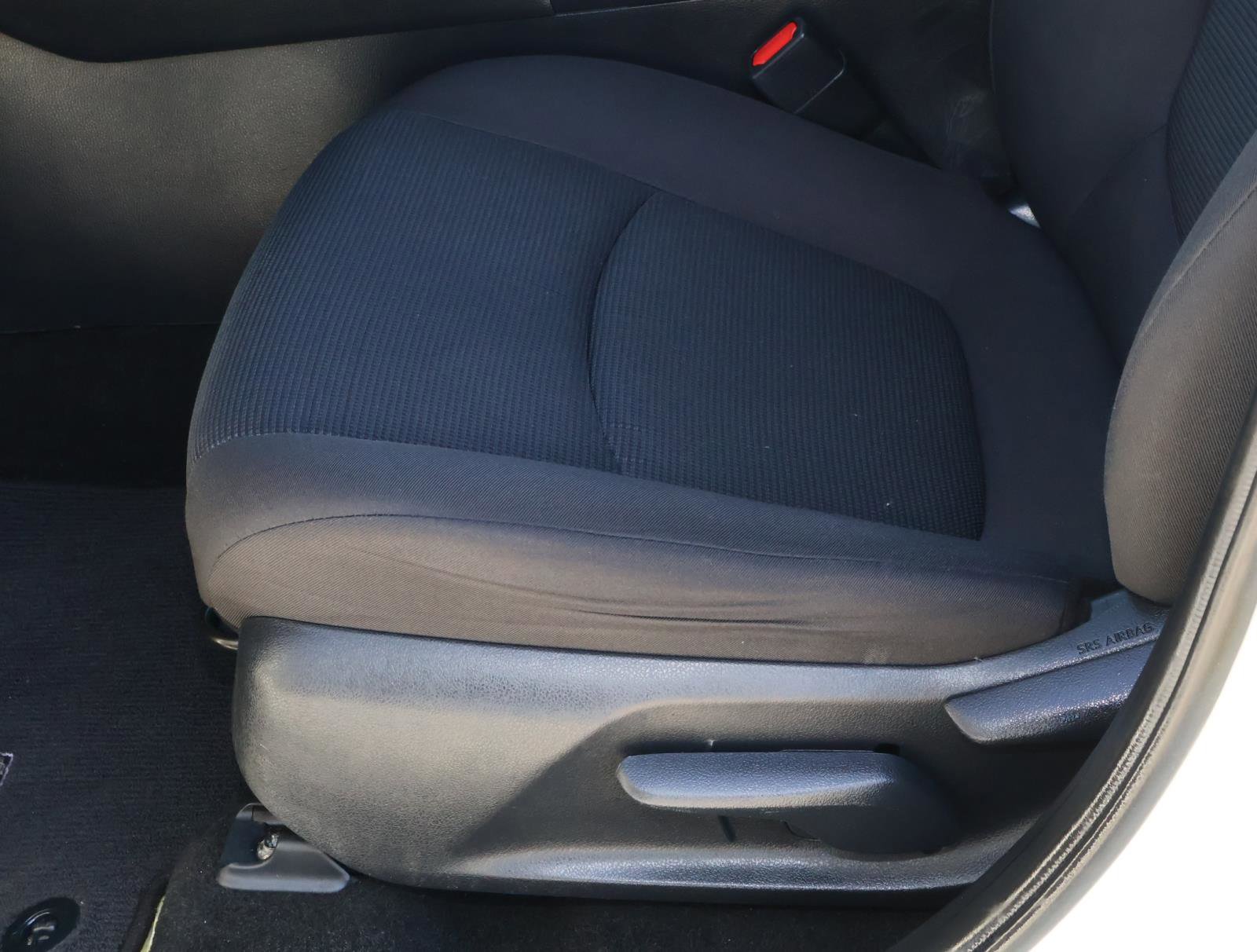 Used 2019 Toyota RAV4 LE image 14