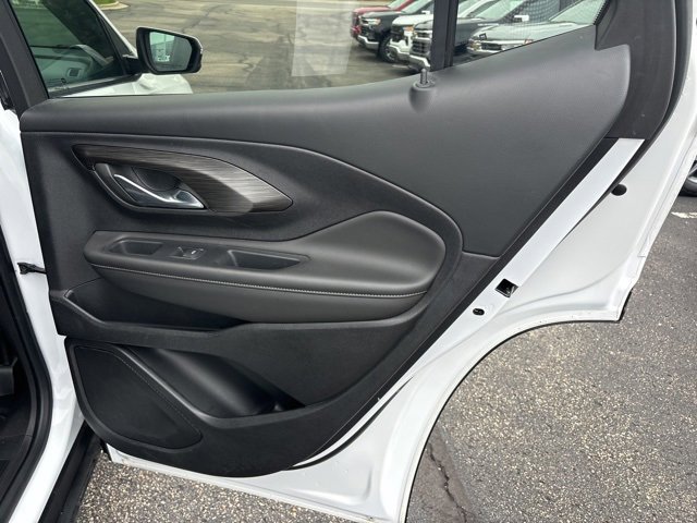 Used 2023 GMC Terrain SLT image 17