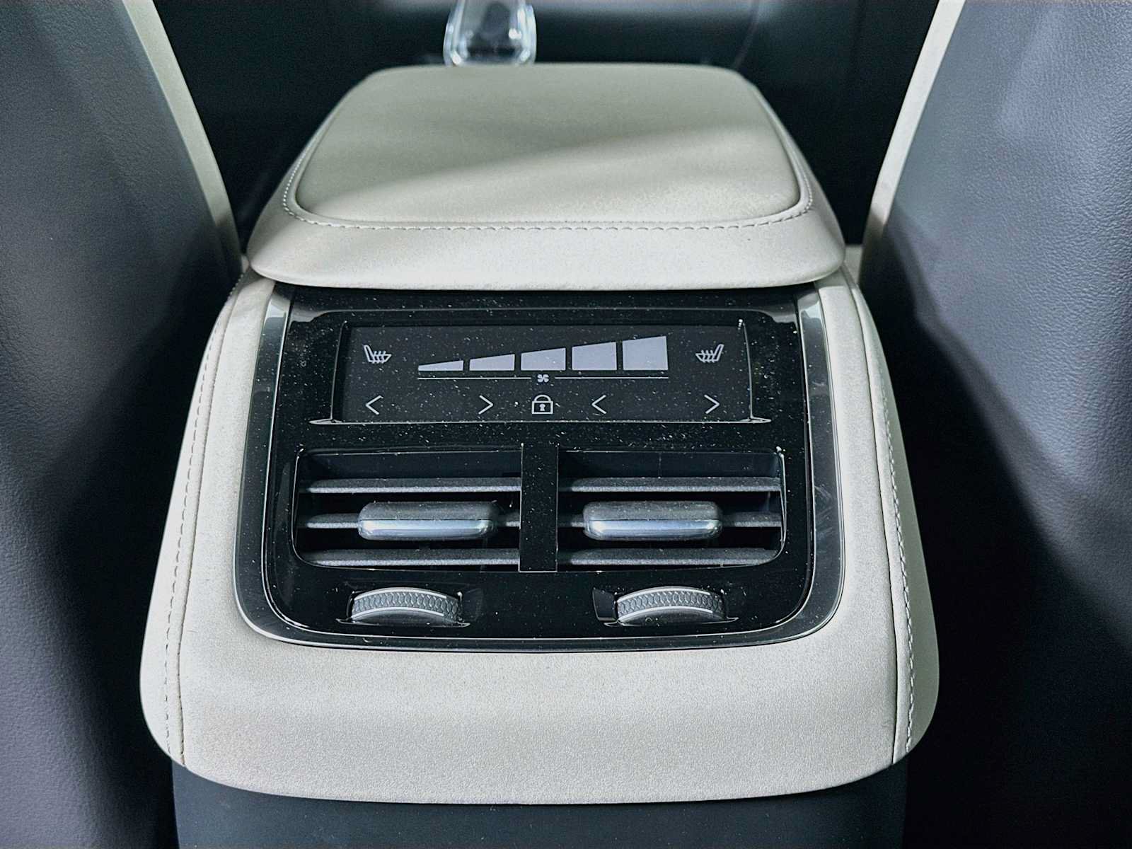 New 2026 Volvo XC90 B5 Core AWD/4WD image 23