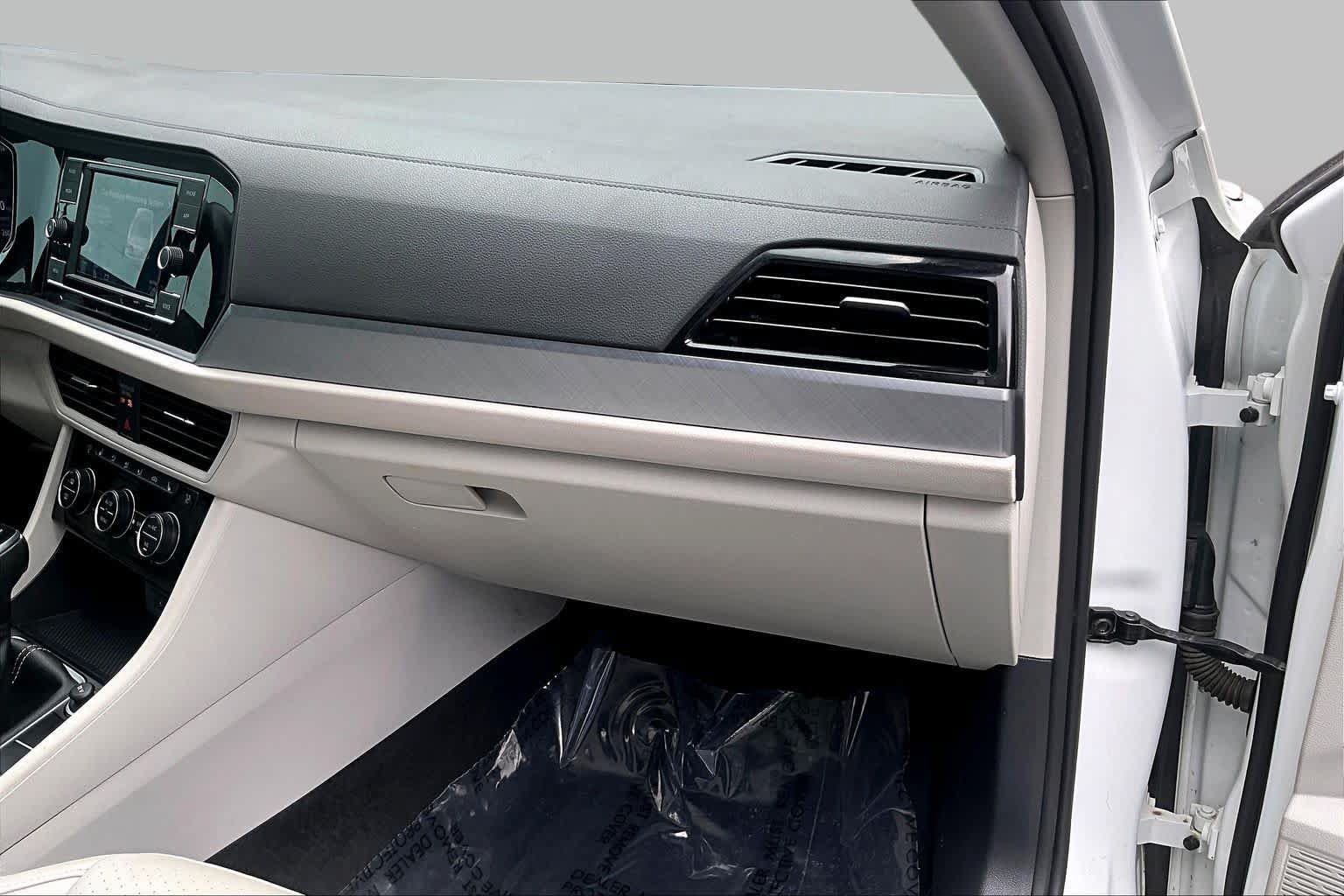 Used 2023 Volkswagen Jetta SE FWD image 19