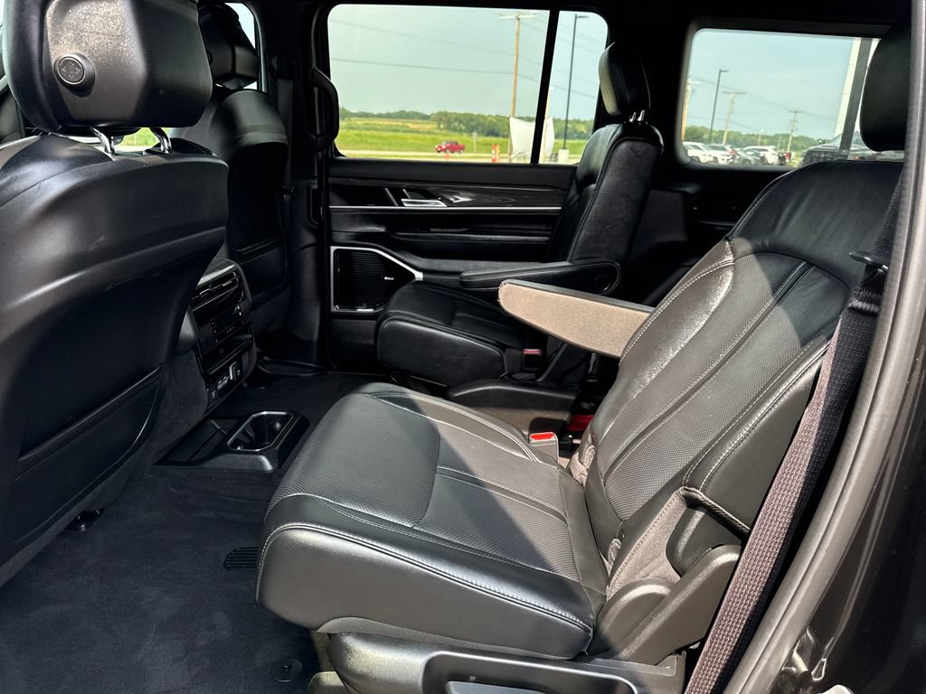 Used 2022 Jeep Wagoneer Series III w/ Premium Group I AWD/4WD image 25