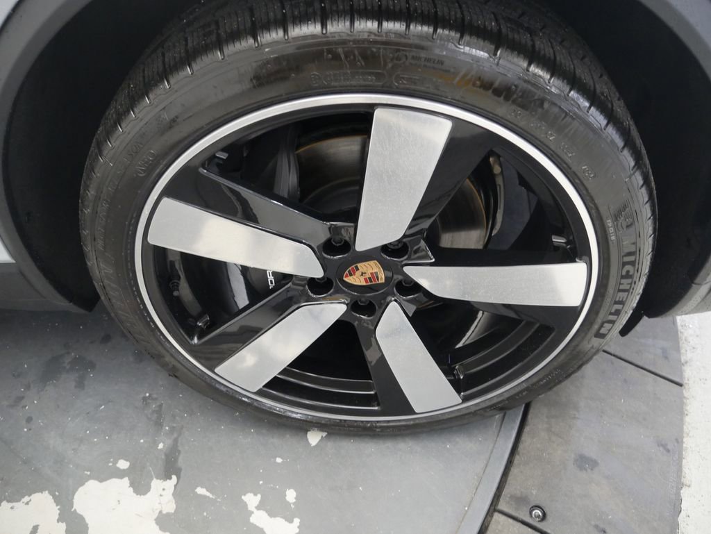 New 2026 Porsche Macan 4 Electric AWD/4WD image 16