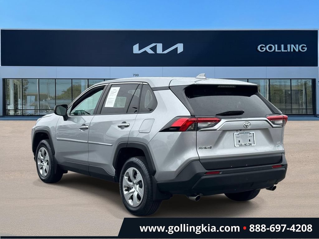Used 2022 Toyota RAV4 LE AWD/4WD image 4
