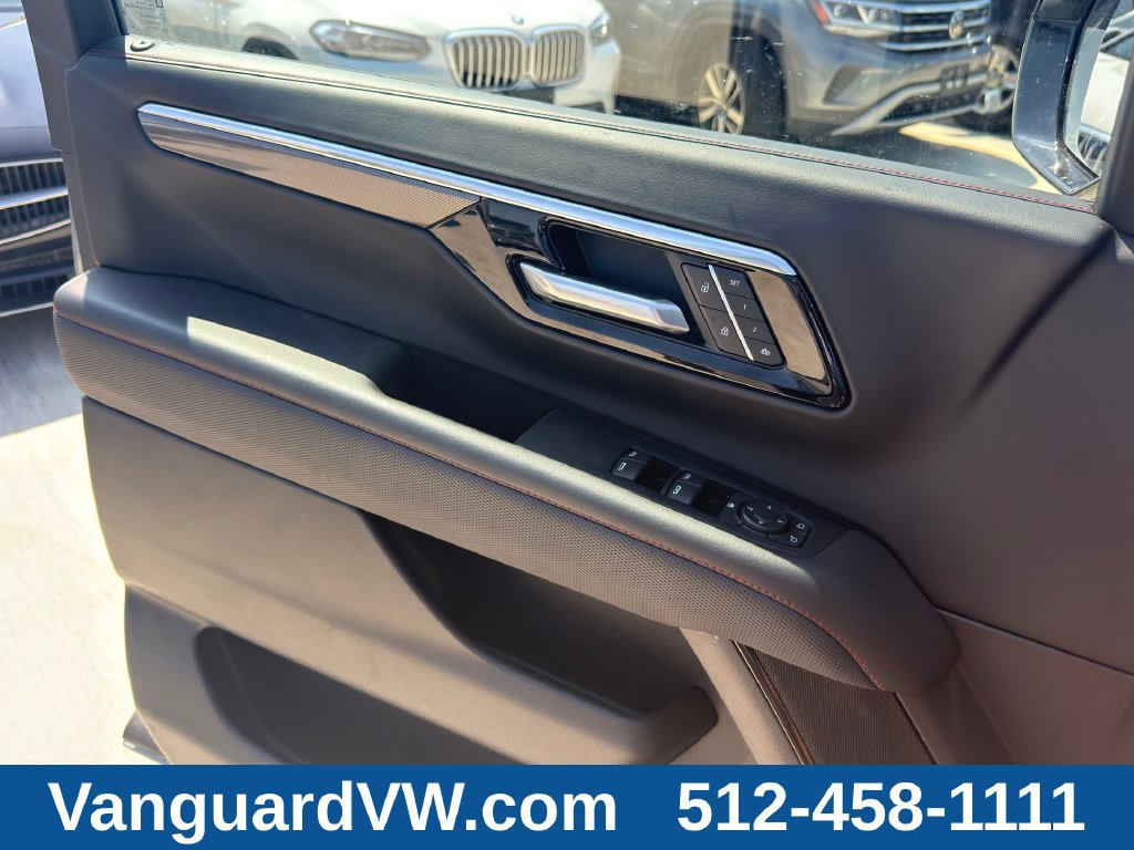 Used 2026 Chevrolet Suburban RST AWD/4WD image 27