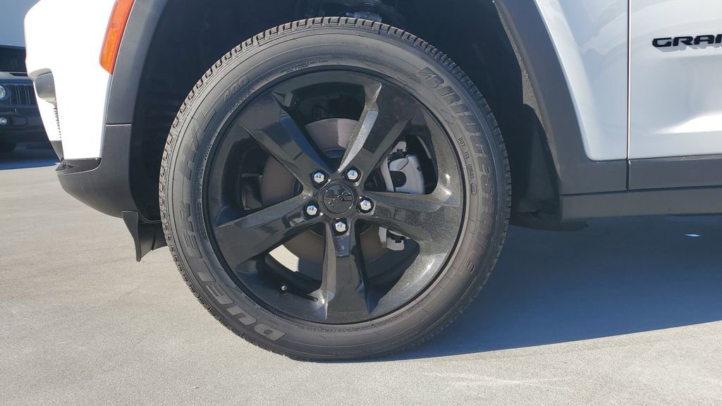 New 2025 Jeep Grand Cherokee L Altitude image 7