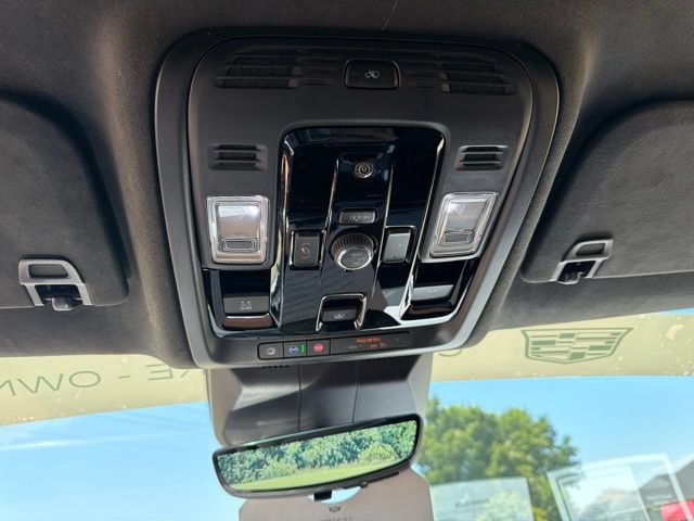 Certified 2025 Cadillac Escalade Sport Platinum w/ LPO, ONYX Package AWD/4WD image 17