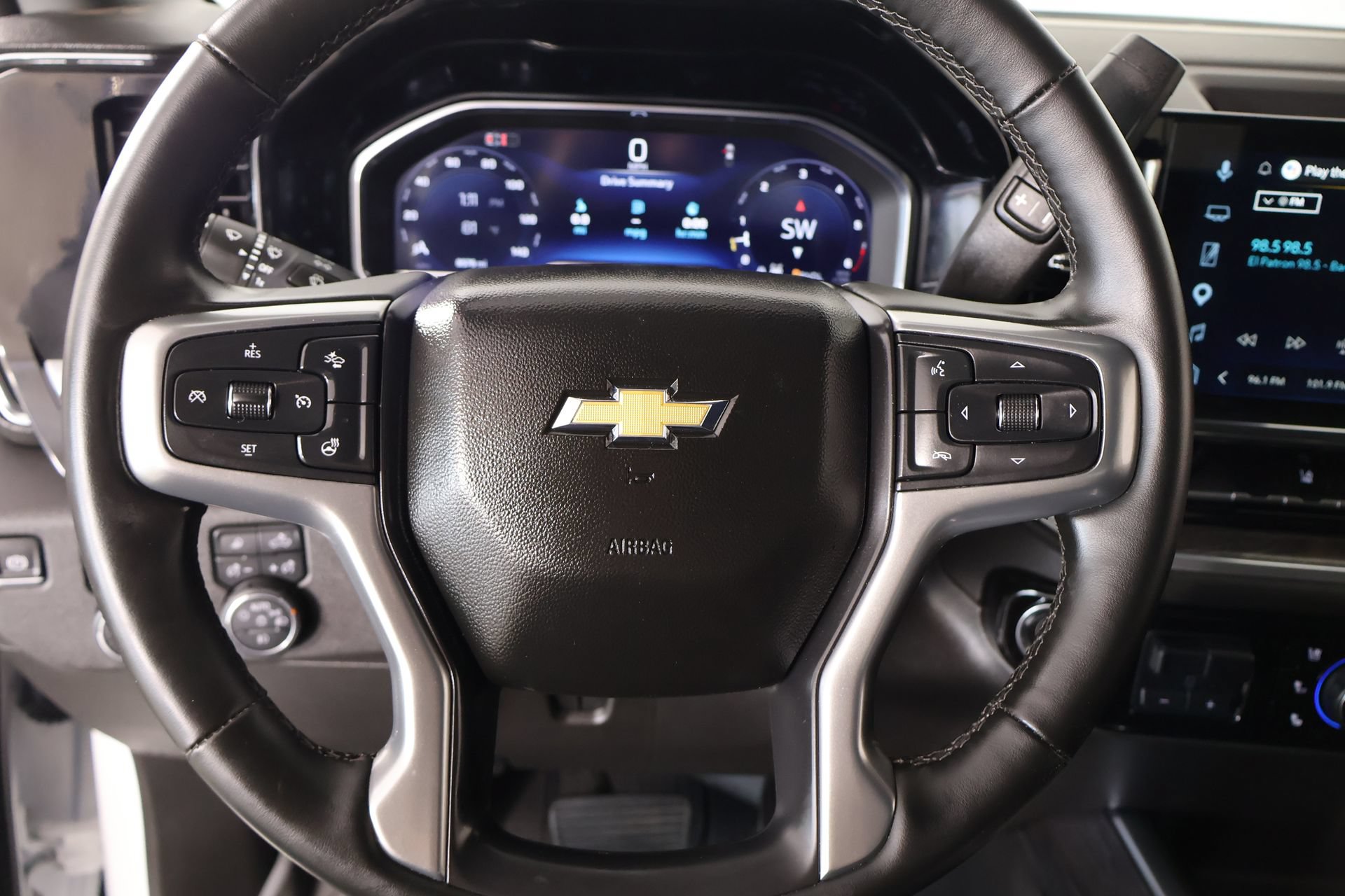 Used 2025 Chevrolet Silverado 2500 LTZ w/ LTZ Convenience Package AWD/4WD image 3