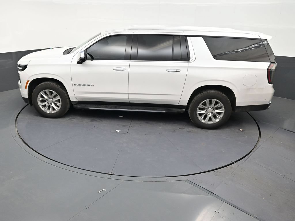 Used 2025 Chevrolet Suburban Premier RWD image 12