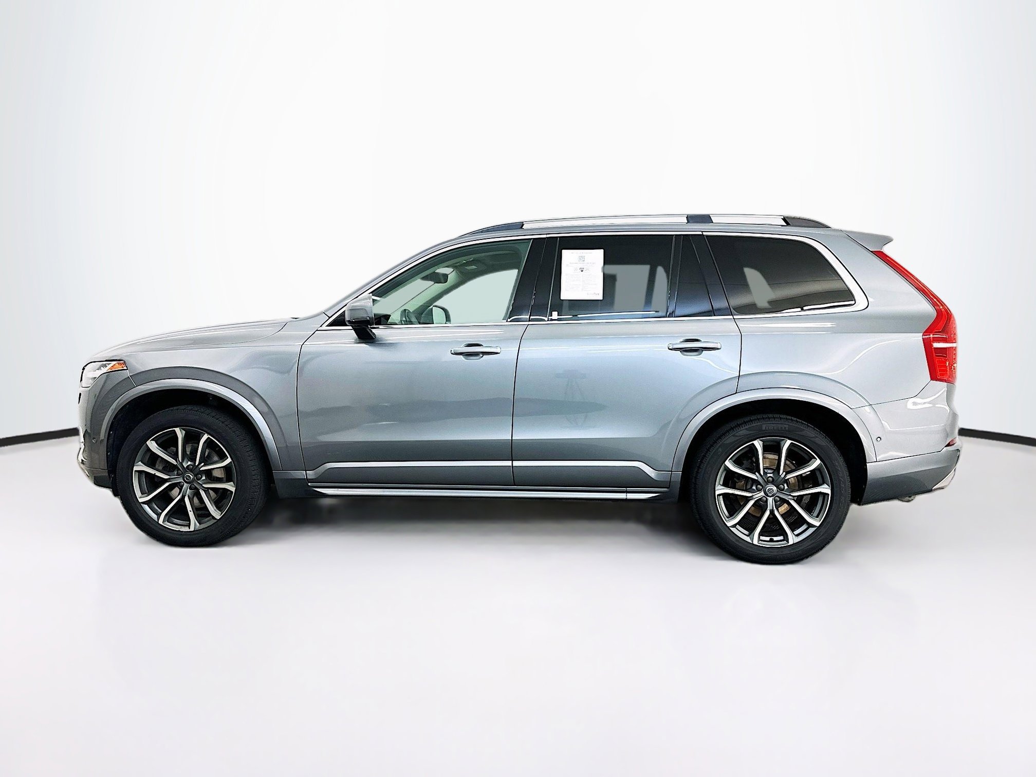 Used 2017 Volvo XC90 T6 Momentum w/ Vision Package AWD/4WD image 4
