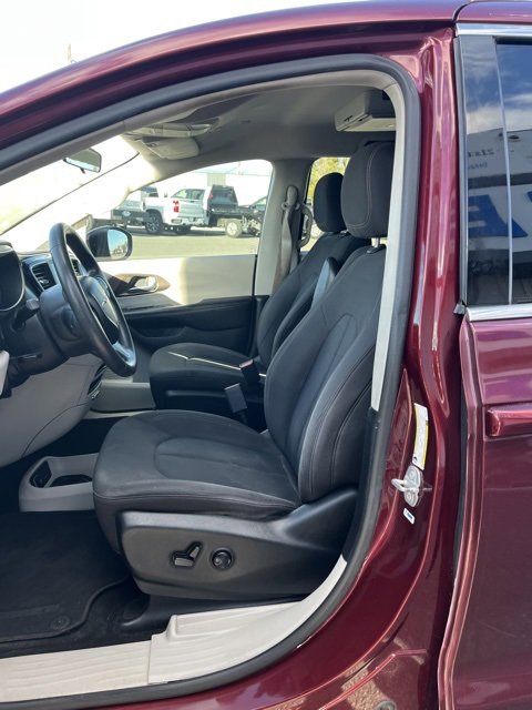 Used 2018 Chrysler Pacifica LX image 36
