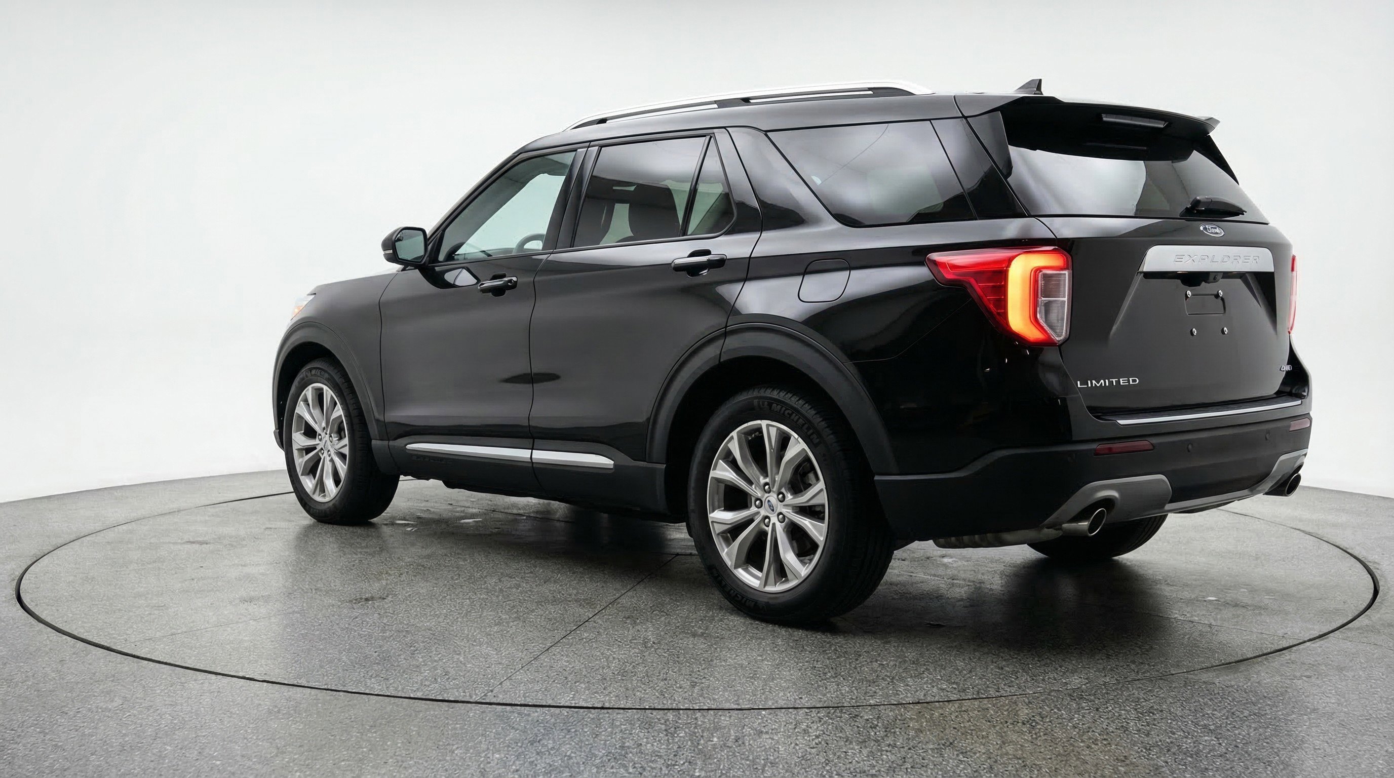 Used 2024 Ford Explorer Limited image 6