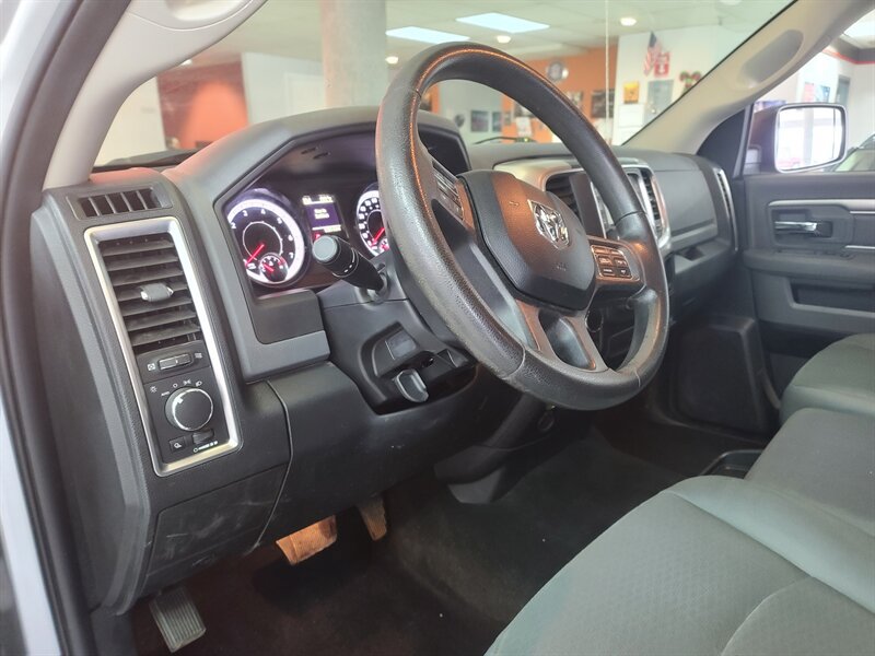 Used 2016 RAM 1500 Classic SLT w/ SLT Plus D←cor Group AWD/4WD image 9