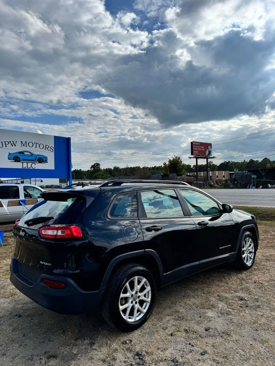 Used 2016 Jeep Cherokee Sport image 6
