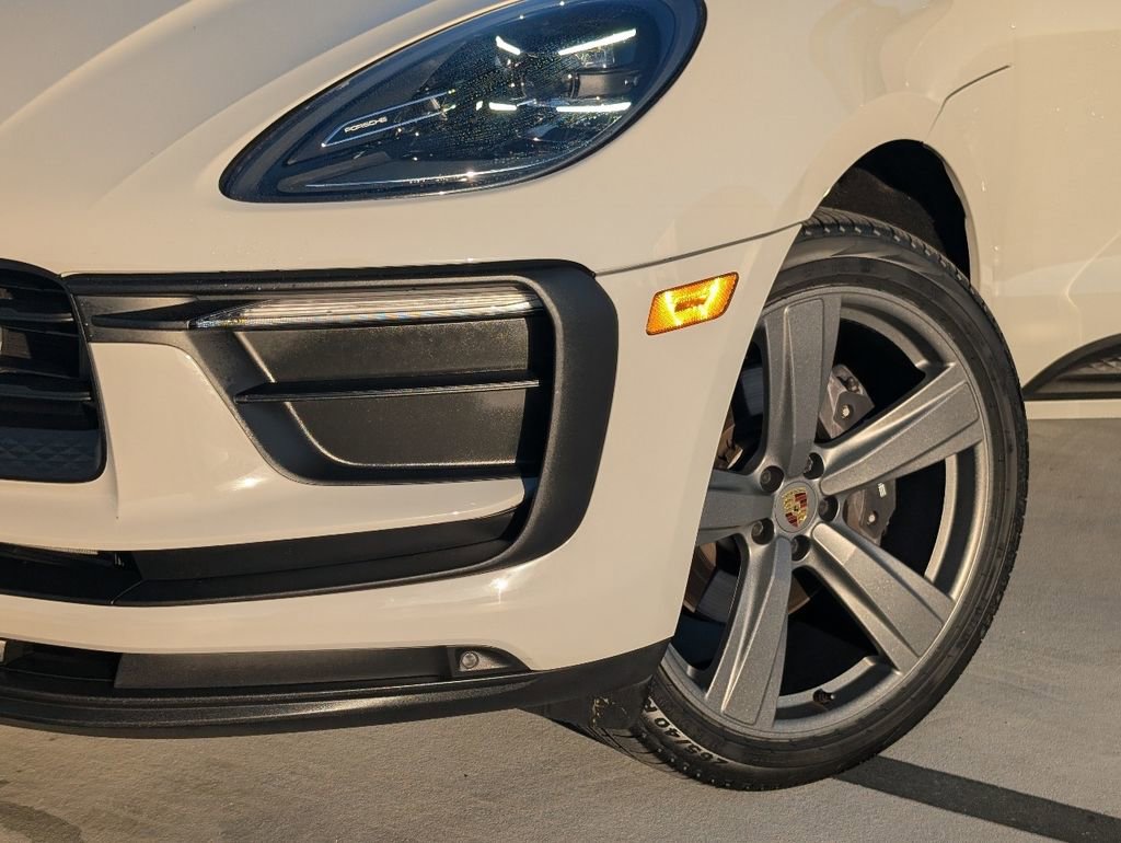 Certified 2022 Porsche Macan image 10