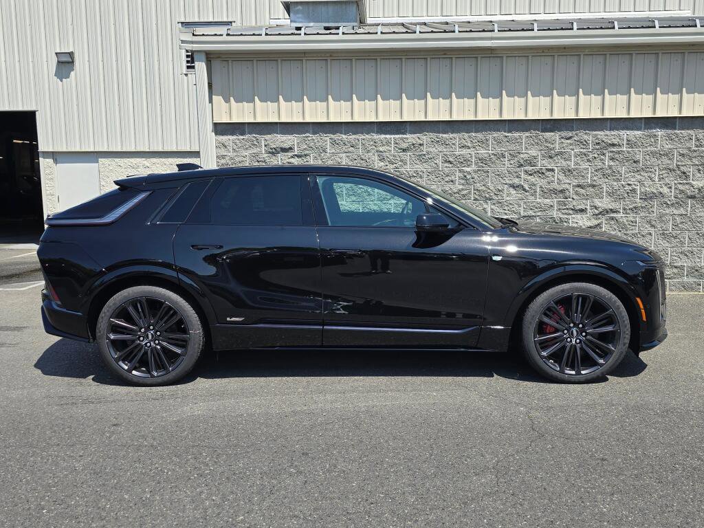 New 2026 Cadillac Lyriq V image 9