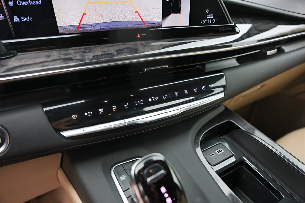 Used 2021 Cadillac Escalade Premium Luxury RWD image 19