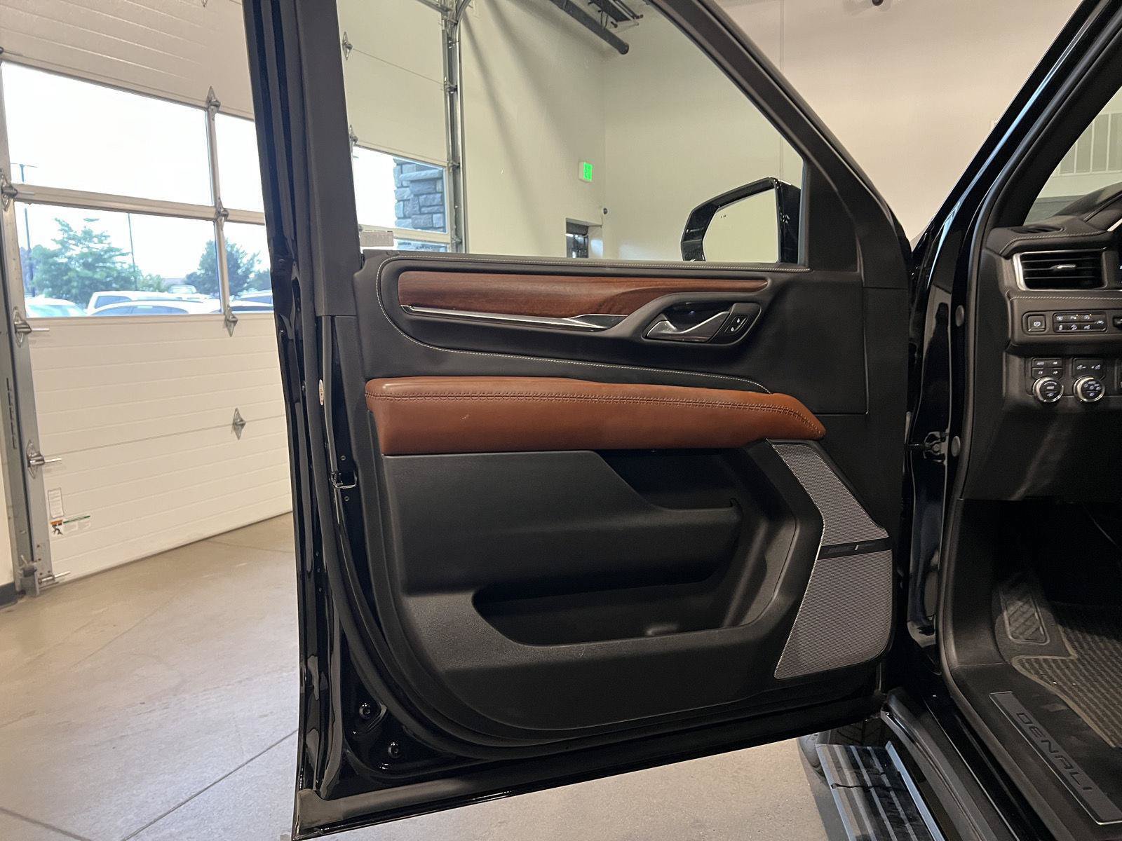 Used 2024 GMC Yukon Denali Ultimate AWD/4WD image 30