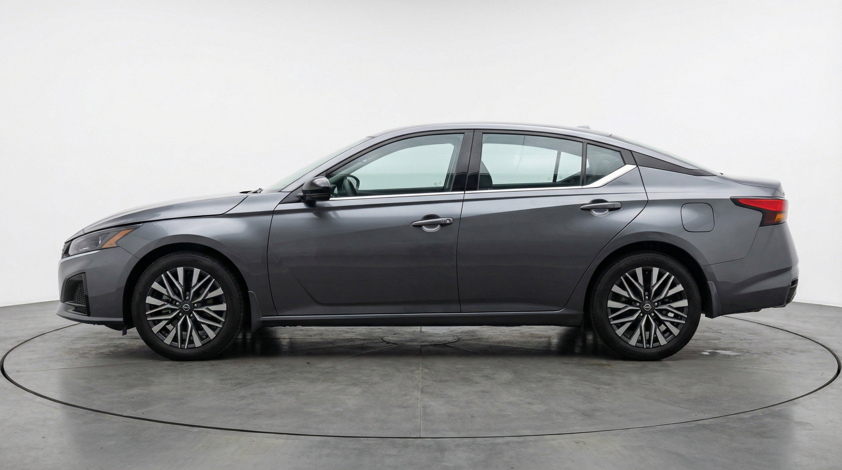 Used 2025 Nissan Altima 2.5 SV image 5