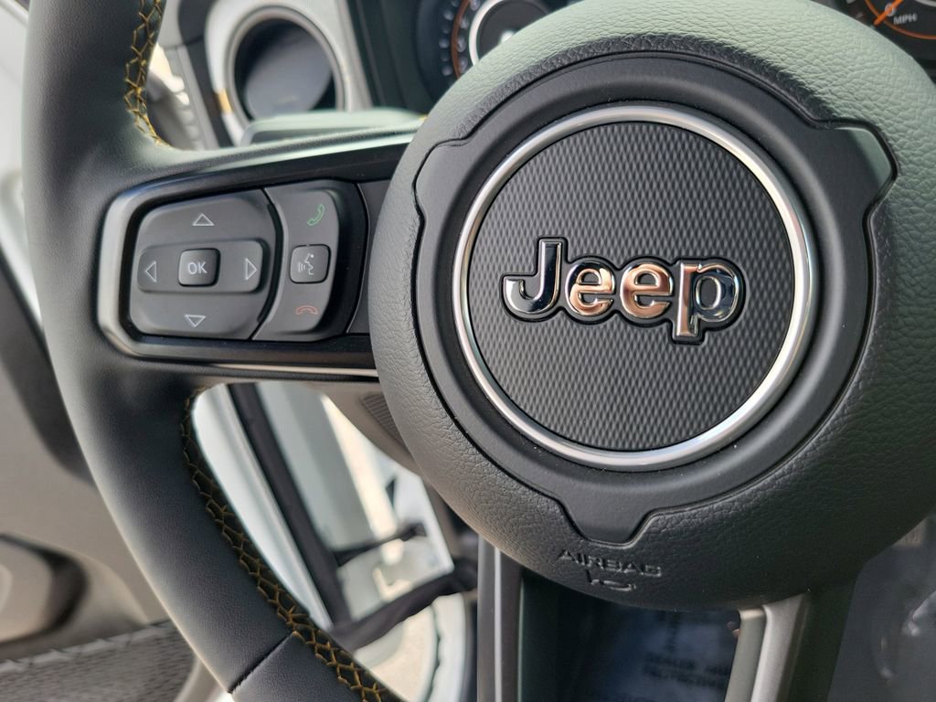 Certified 2025 Jeep Gladiator Mojave AWD/4WD image 25