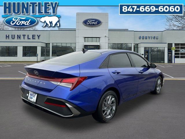Used 2024 Hyundai Elantra SEL image 5