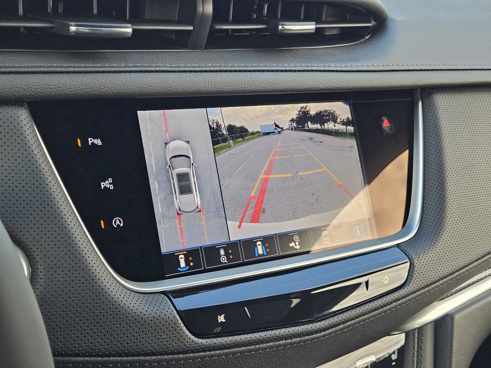 New 2026 Cadillac XT5 Sportv w/ LPO, Onyx Lite Package AWD/4WD image 13