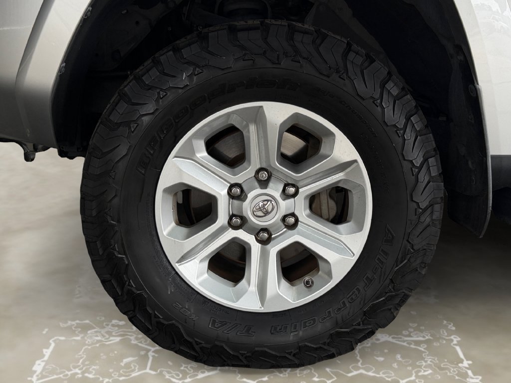 Used 2018 Toyota 4Runner SR5 w/ Convenience Package AWD/4WD image 14