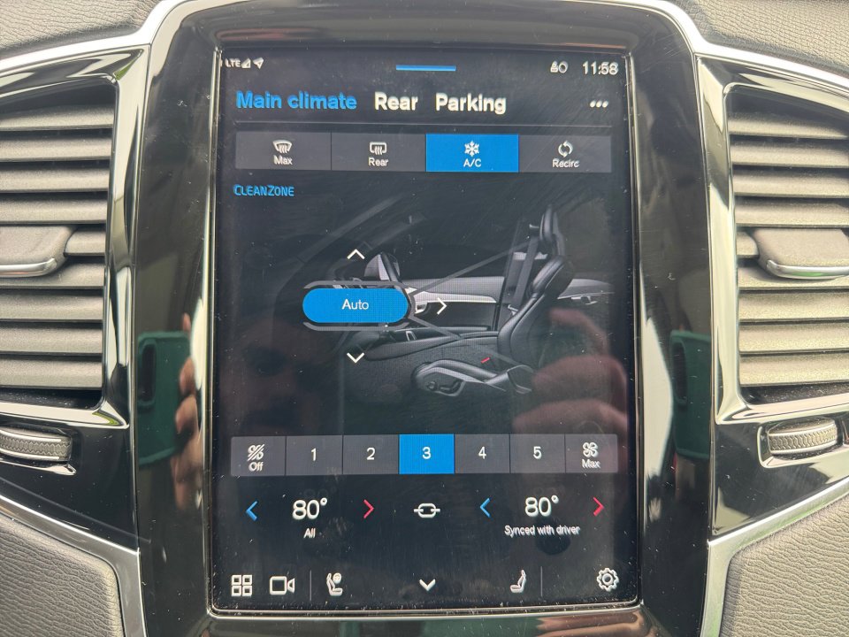 Certified 2024 Volvo XC90 T8 Plus w/ Protection Package Premier image 18