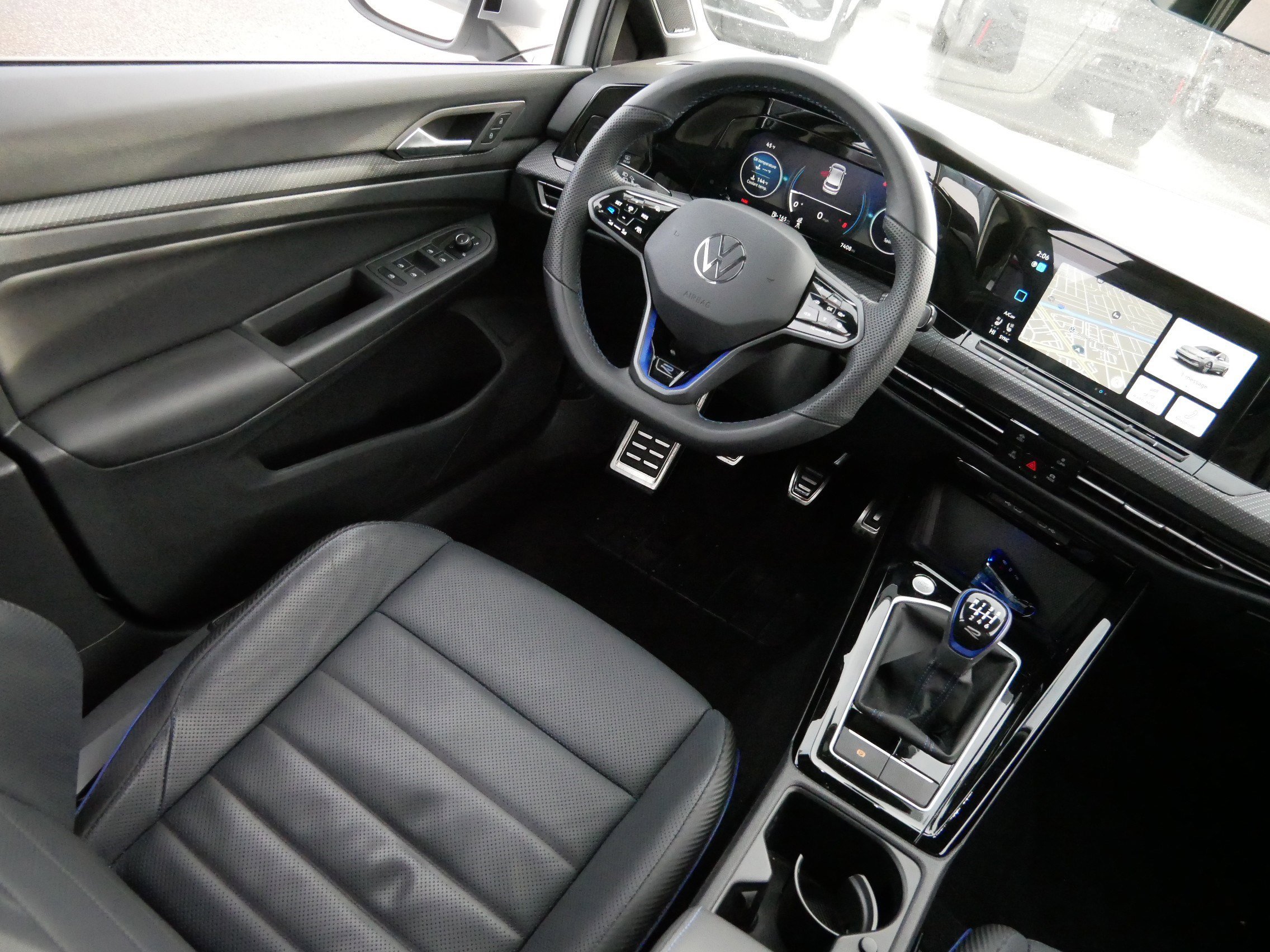 Used 2024 Volkswagen Golf R image 9