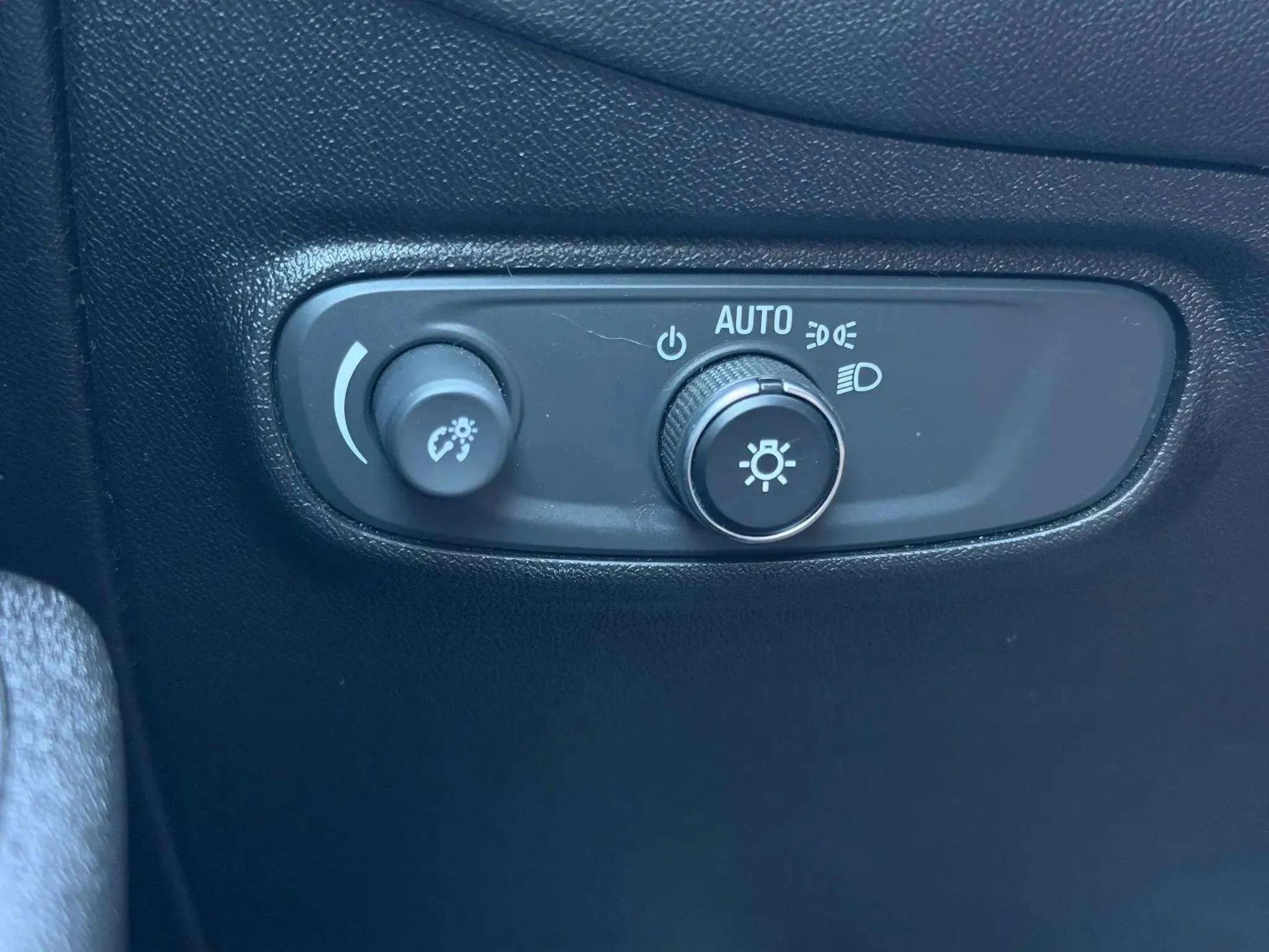 Used 2019 Chevrolet Equinox LS image 24