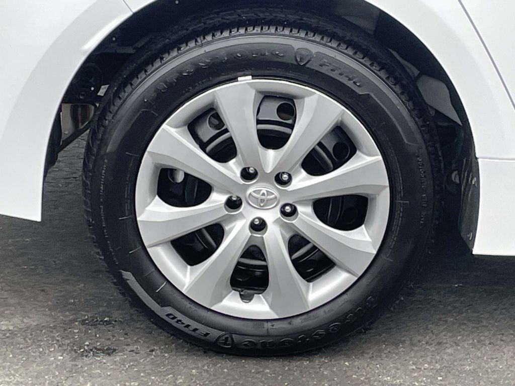 Used 2025 Toyota Corolla LE image 12