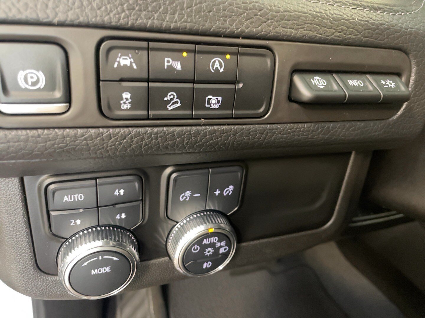 Used 2024 GMC Yukon XL Denali AWD/4WD image 18