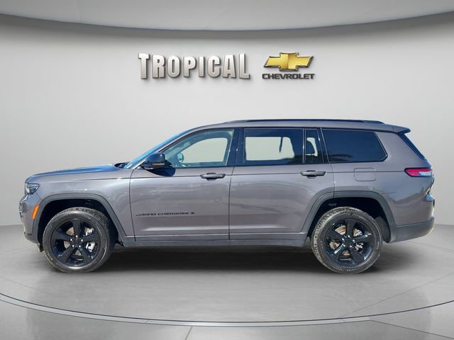 Used 2023 Jeep Grand Cherokee L Laredo image 2