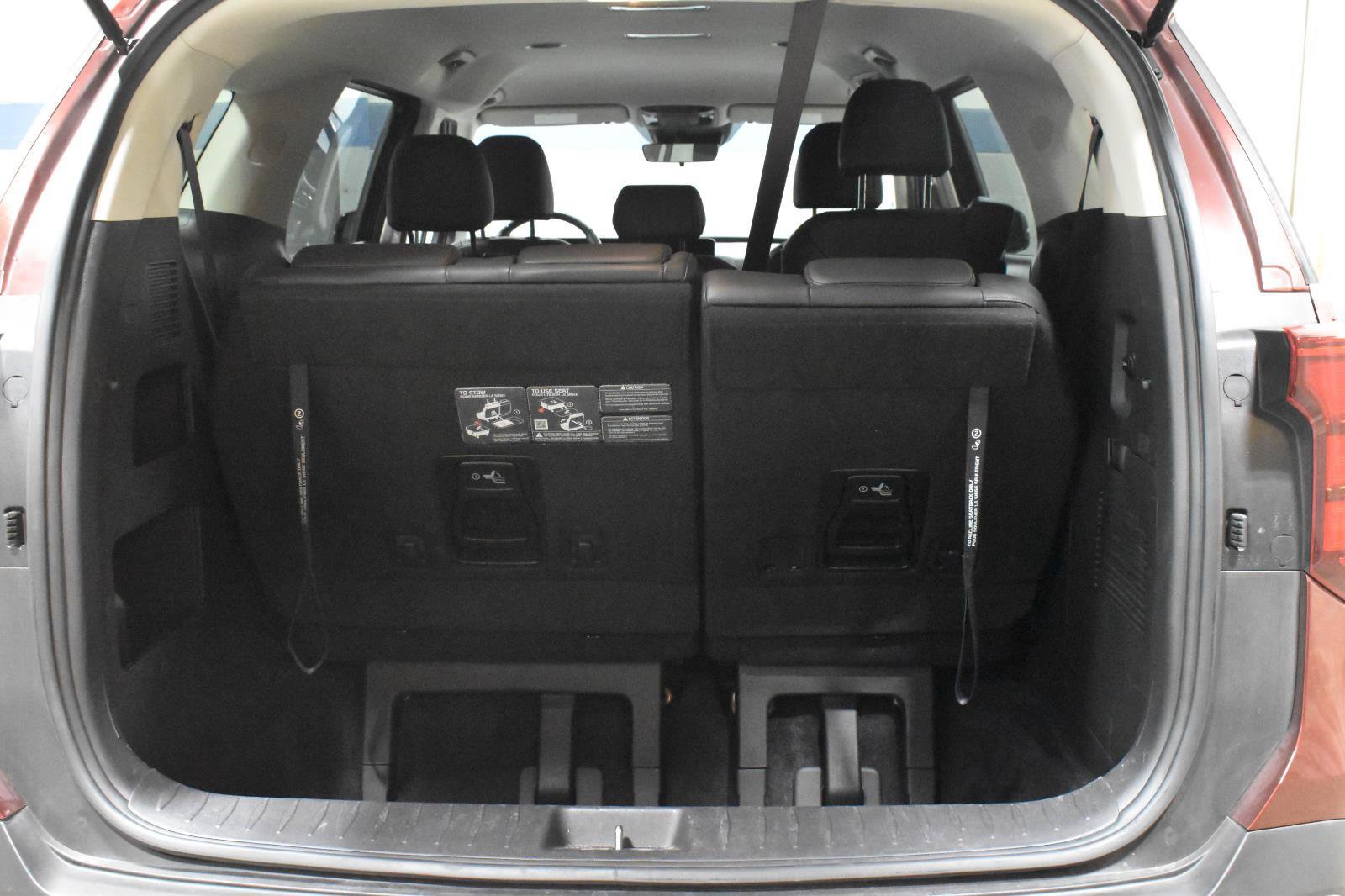 Used 2025 Kia Carnival FWD image 29
